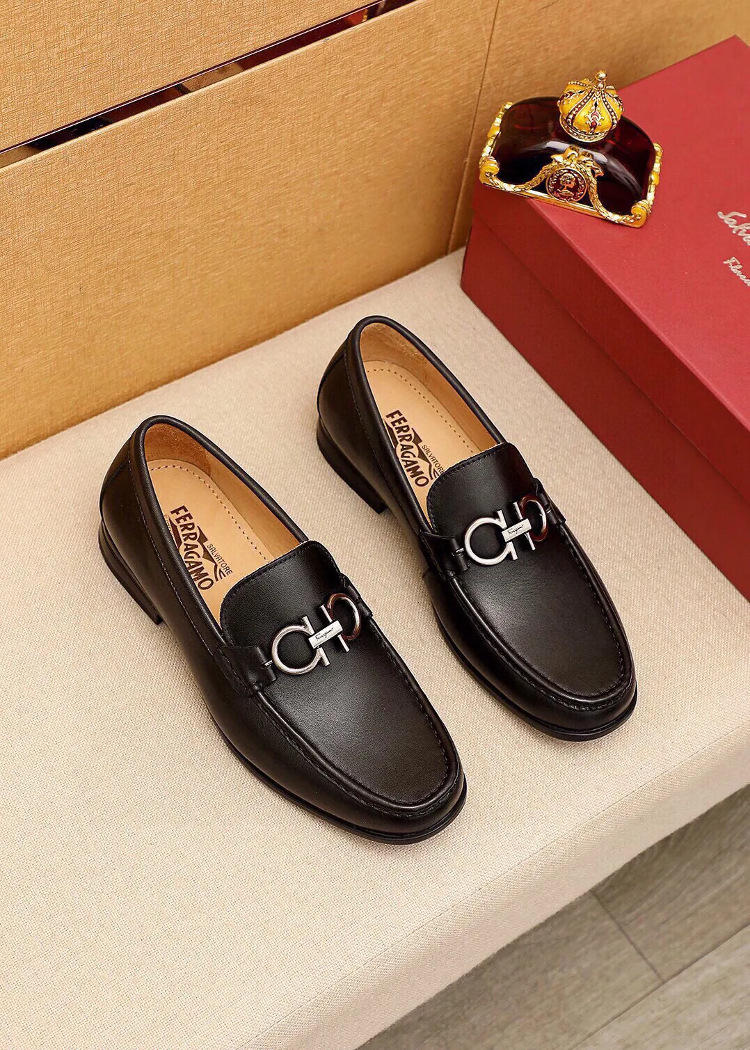 Men's shoes 💰480 💐 Product trademark: Ferragamo "Ferragamo" casual leather shoes Regular size: 38-44 (45🉑️customized) Product materials: Selected imported first-layer calfskin upper + luxury hardware buckle, imported water-dyed cow leather lining. Strong three-dimensional visual effect, original outsole color: 4⃣️seed leather materials available